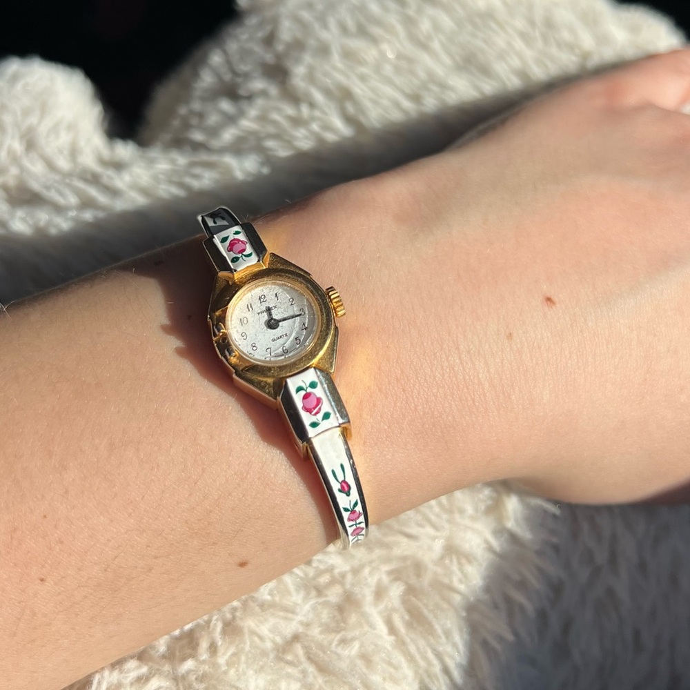 Vintage Swiss Made Quartz Peekaboo Watch